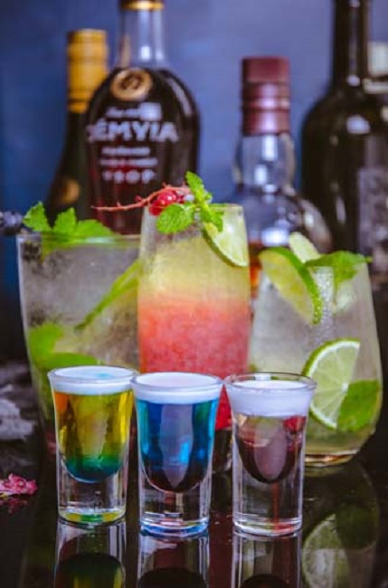 家庭調(diào)酒可以用哪些調(diào)酒工具？調(diào)酒師調(diào)酒工具的介紹與使用